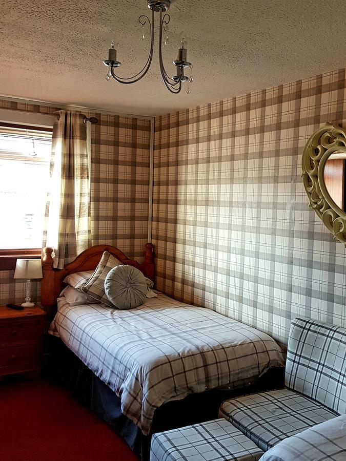 Rooms At Tarrareoch Bathgate Bagian luar foto